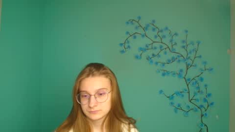 Snapshot of queen_amelie chatting on 8, 3, 2026 Amelie online show from 8, 3, 2026