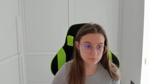 Snapshot of queen_amelie chatting on 16, 3, 2026 Amelie online show from 16, 3, 2026