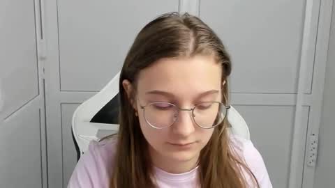 Snapshot of queen_amelie chatting on 17, 3, 2026 Amelie online show from 17, 3, 2026