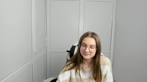 Snapshot of queen_amelie chatting on 27, 3, 2026 Amelie online show from 27, 3, 2026