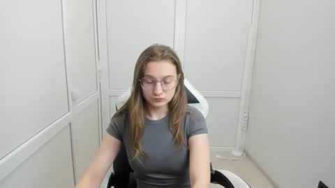 Snapshot of queen_amelie chatting on 28, 3, 2026 Amelie online show from 28, 3, 2026