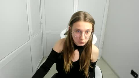 Snapshot of queen_amelie chatting on 29, 3, 2026 Amelie online show from 29, 3, 2026