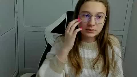 Snapshot of queen_amelie chatting on 1, 4, 2026 Amelie online show from 1, 4, 2026