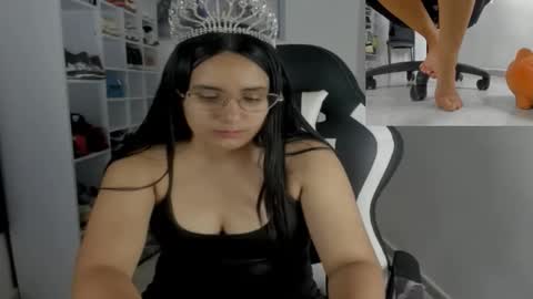 queen_findom1 online show from 5, 12, 2025