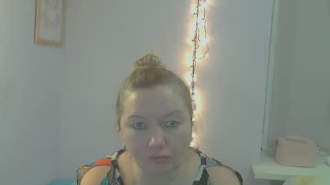 Snapshot of queen_jane8 chatting on 5, 1, 2025 queen_jane8 online show from 5, 1, 2025