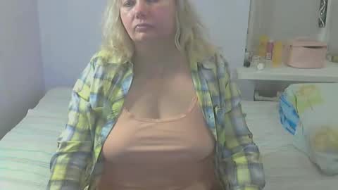 Snapshot of queen_jane8 chatting on 16, 10, 2025 queen_jane8 online show from 16, 10, 2025