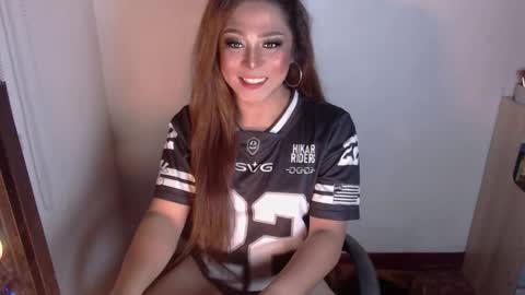 Snapshot of queen_of_all_queens chatting on 18, 11, 2025 samantha online show from 18, 11, 2025