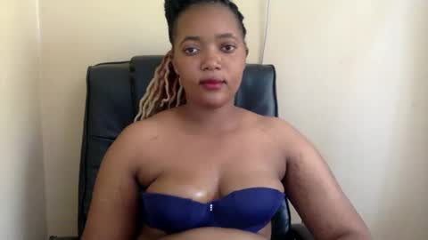 Queenbebony2 online show from 3, 1, 2025