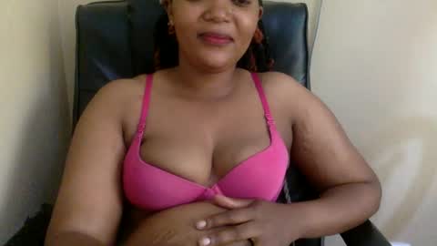 Queenbebony2 online show from 28, 1, 2025