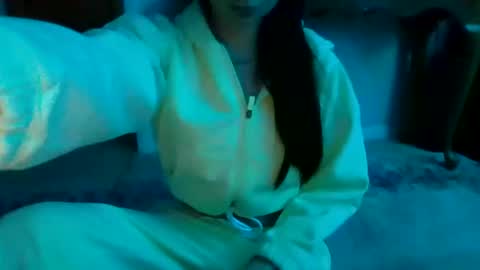 queenbee6269 online show from 12, 12, 2024