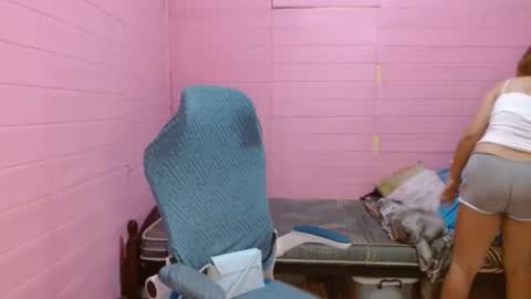 Snapshot of queenboba chatting on 19, 10, 2025 queen online show from 19, 10, 2025