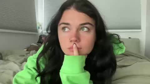 Snapshot of queencassidyy chatting on 14, 10, 2025 Cassidy online show from 14, 10, 2025