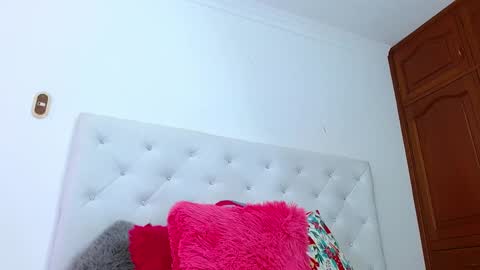 Snapshot of queenie_star chatting on 28, 1, 2025 Maria Del Mar online show from 28, 1, 2025