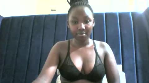 Snapshot of queenmelany chatting on 21, 11, 2025 queenmelany online show from 21, 11, 2025