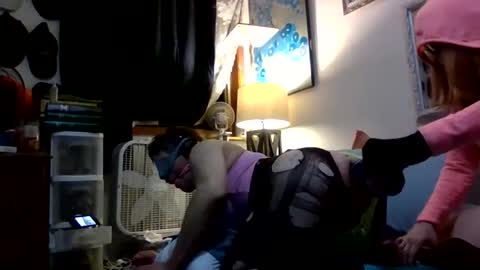 Snapshot of queenssissytoy chatting on 15, 12, 2025 queenssissytoy online show from 15, 12, 2025