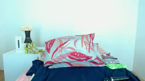 QUEENxJESSI online show from 25, 9, 2025