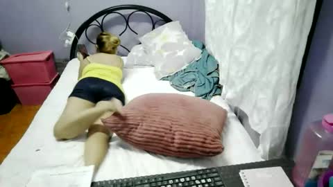 Snapshot of quelly40 chatting on 17, 10, 2025 quelly40 online show from 17, 10, 2025