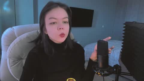 Snapshot of quietluxury chatting on 11, 3, 2026 quietluxury online show from 11, 3, 2026