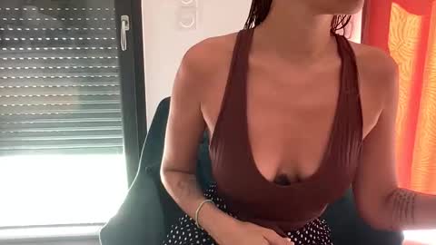 Quinnyelena online show from 11, 9, 2025