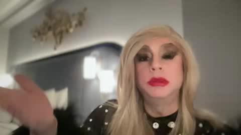 ViVaLuvLicious online show from 10, 11, 2025