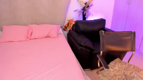 Snapshot of rachaeldeckard chatting on 8, 11, 2025 natalia - online show from 8, 11, 2025