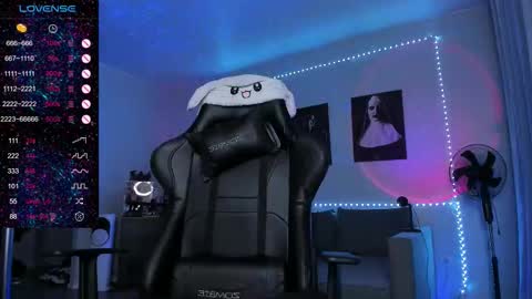 Snapshot of rachelqueen_ chatting on 13, 11, 2025 Miko Pleasee help me get 100 likes online show from 13, 11, 2025