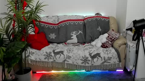 Snapshot of radiants_2 chatting on 16, 12, 2024 Yuki and Ari online show from 16, 12, 2024