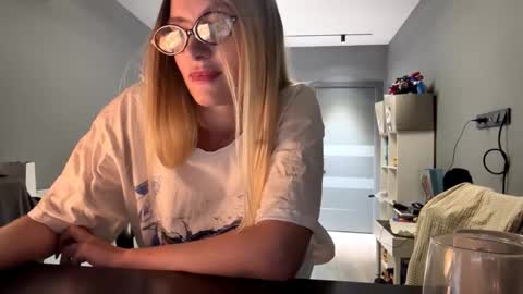Snapshot of raeannschemmer chatting on 17, 2, 2026 Mila online show from 17, 2, 2026