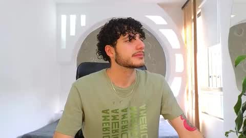 Snapshot of rafael_mendez chatting on 12, 9, 2025 R A F A E L online show from 12, 9, 2025