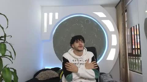 Snapshot of rafael_mendez chatting on 1, 10, 2025 R A F A E L online show from 1, 10, 2025