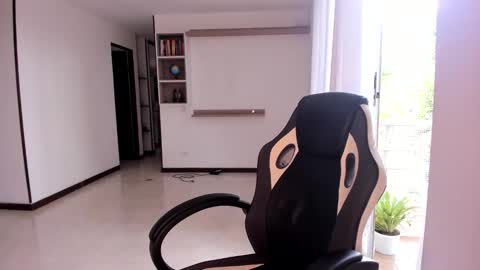 Jennyindependent model . online show from 18, 3, 2026