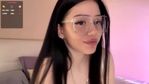 Snapshot of randiburt chatting on 15, 10, 2025 Luna online show from 15, 10, 2025