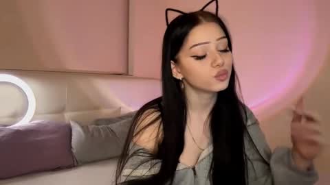 Snapshot of randiburt chatting on 18, 10, 2025 Luna online show from 18, 10, 2025