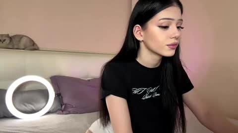 Snapshot of randiburt chatting on 26, 10, 2025 Luna online show from 26, 10, 2025