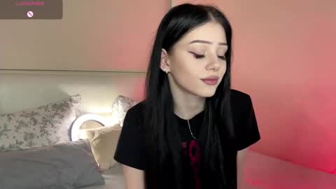 Snapshot of randiburt chatting on 5, 11, 2025 Luna online show from 5, 11, 2025