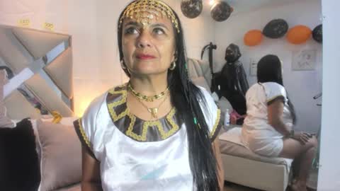 Raquel Moore  online show from 31, 10, 2025