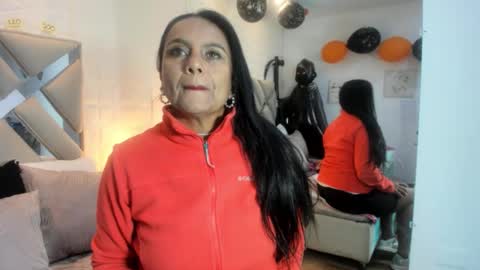 Raquel Moore  online show from 4, 11, 2025