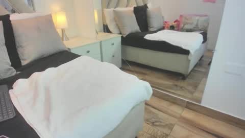 Raquel Moore  online show from 14, 1, 2026