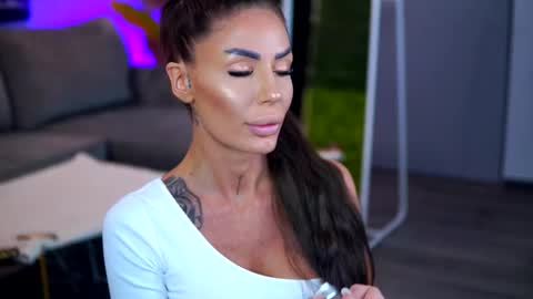 Raquelle online show from 5, 2, 2026