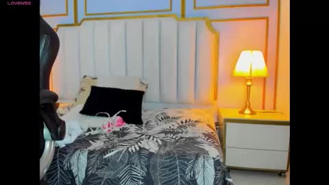 raven_jade_ online show from 17, 9, 2025