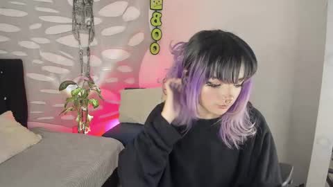 Snapshot of ravencollen chatting on 19, 10, 2025 ravencollen online show from 19, 10, 2025