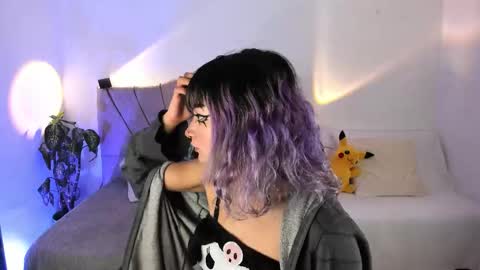 Snapshot of ravencollen chatting on 7, 11, 2025 ravencollen online show from 7, 11, 2025