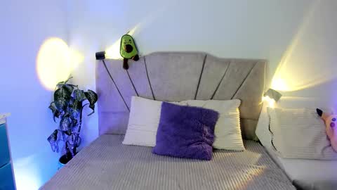 Snapshot of ravencollen chatting on 11, 11, 2025 ravencollen online show from 11, 11, 2025