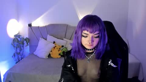 Snapshot of ravencollen chatting on 18, 11, 2025 ravencollen online show from 18, 11, 2025