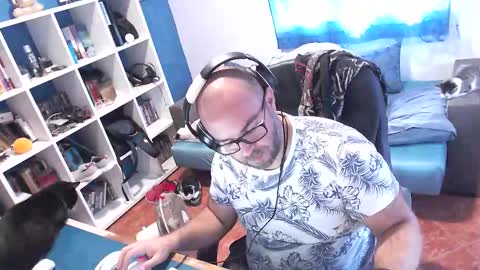 Snapshot of ravingr3d3 chatting on 23, 10, 2025 ravingr3d3 online show from 23, 10, 2025