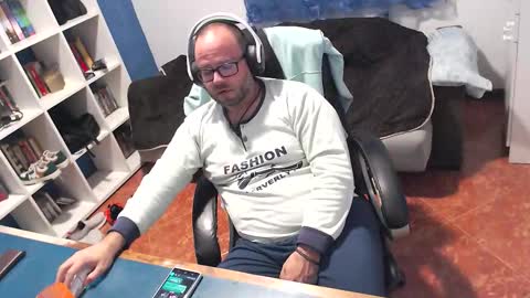 Snapshot of ravingr3d3 chatting on 12, 11, 2025 ravingr3d3 online show from 12, 11, 2025