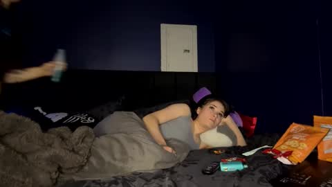 Ravyn and Nyx online show from 7, 11, 2025