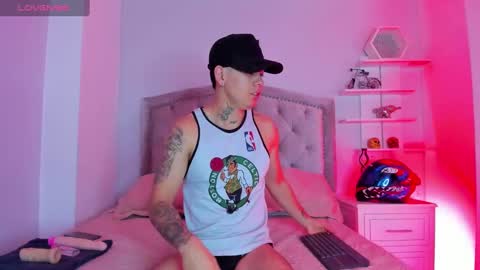 Raymond Stonee online show from 3, 1, 2025