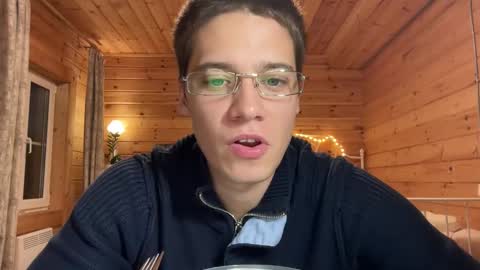 Snapshot of realsupermichael chatting on 22, 9, 2025 AliceEve online show from 22, 9, 2025