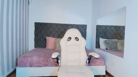 Snapshot of rebeca_cortez1 chatting on 31, 12, 2024 I invite you to my birthday on November 3th online show from 31, 12, 2024